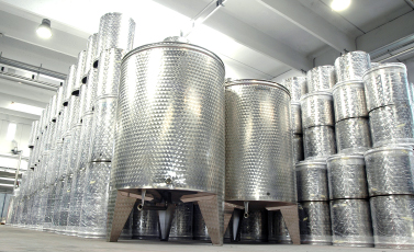 Produzione industriale in serie dei nostri Contenitori per vino anche personalizzati con vostro marchio e con standard internazionali Contenitori in acciaio inossidabile per birra chiamati kegs, contenitori per olio di oliva, contenitori per vino ed altri alimenti in acciaio inossidabile, produzione industriale dell' acciaio inossidabile contenitori di birra (kegs) serbatoi per alimenti e bevande, contenitori domestici e industriali per vino ed olio prodotti in "acciaio inox". Professionalit e tecnologia il binomio perfetto per ogni contenitore di birra pressurizzato (keg), Contenitori in acciaio inossidabile e prodotti per la grande distruzione nel mondo