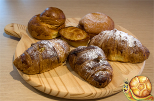 Pastry and biscuits products for your own restaurant business, Stuzzicando offers machinery, technical support, original italian food recipes plus international logistic and customer services Made in Italy